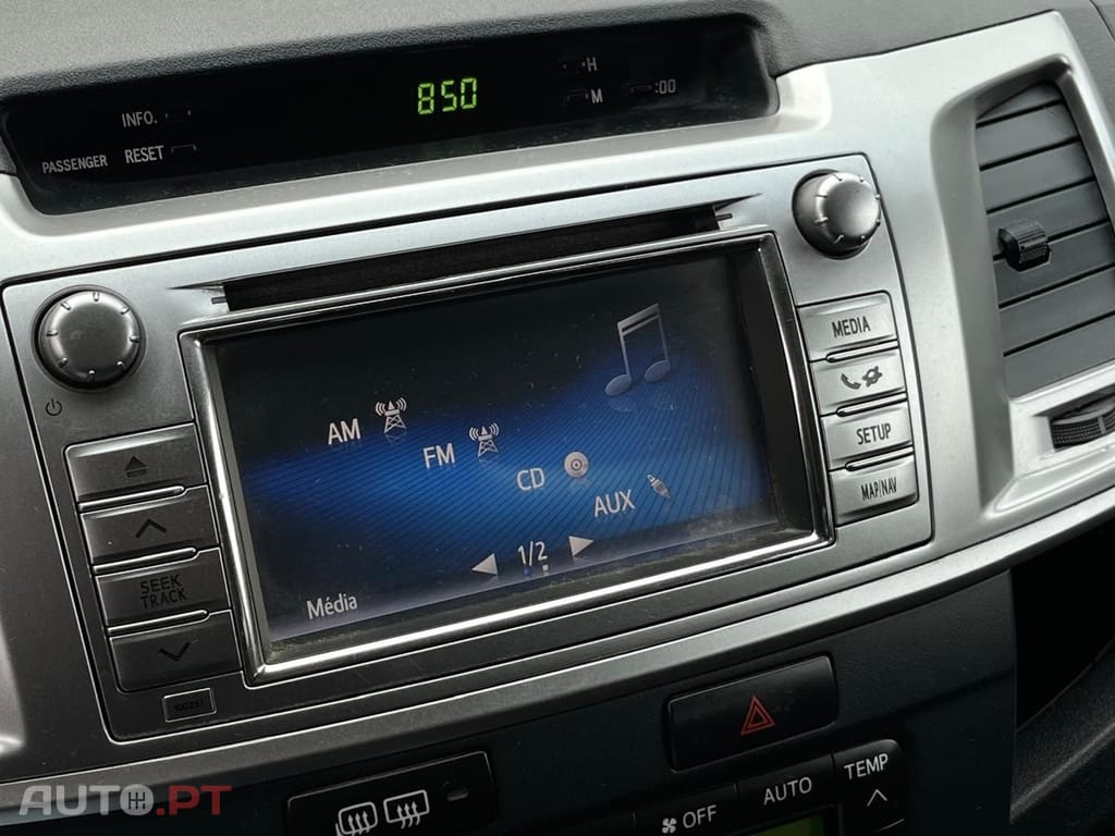 Toyota Hilux 3.0 D-4D 4WD CD Tracker CA
