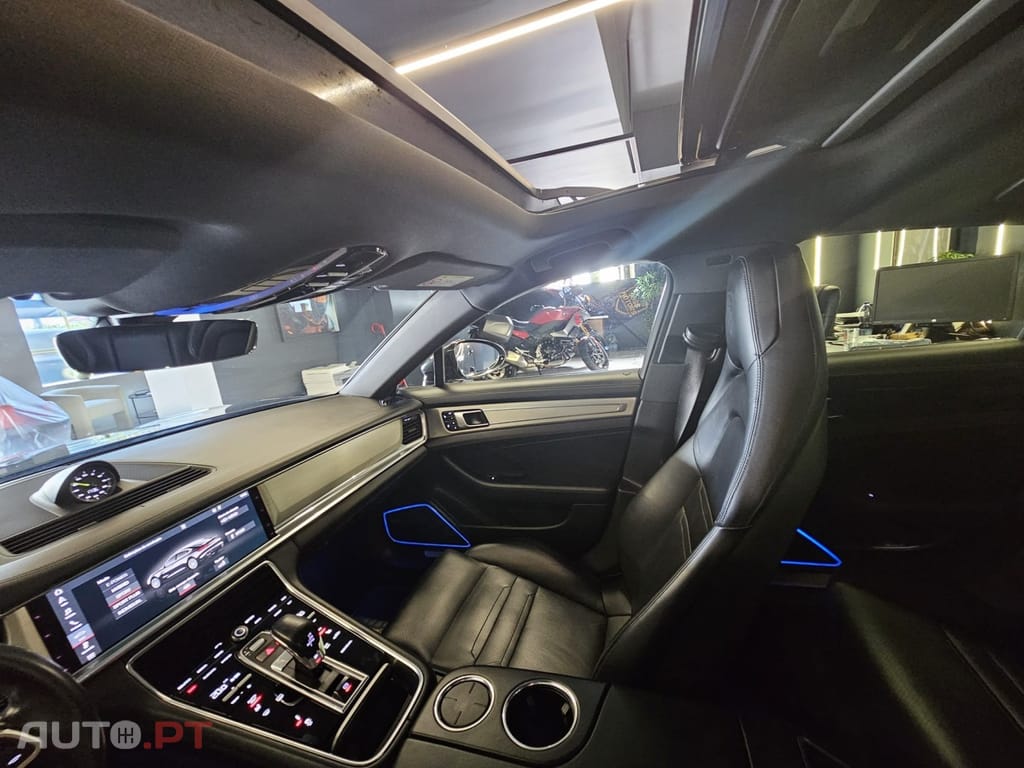 Porsche Panamera 4 E-Hybrid