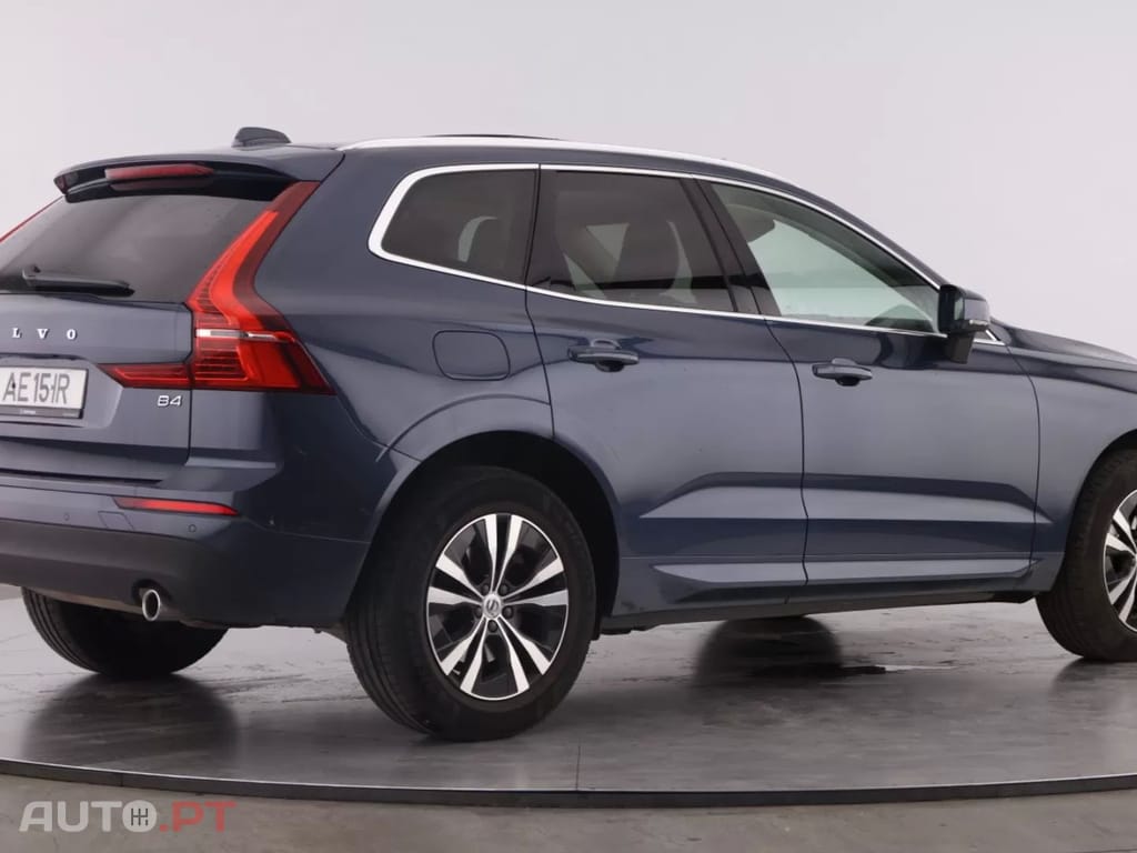 Volvo XC60 2.0 B4 Momentum Plus