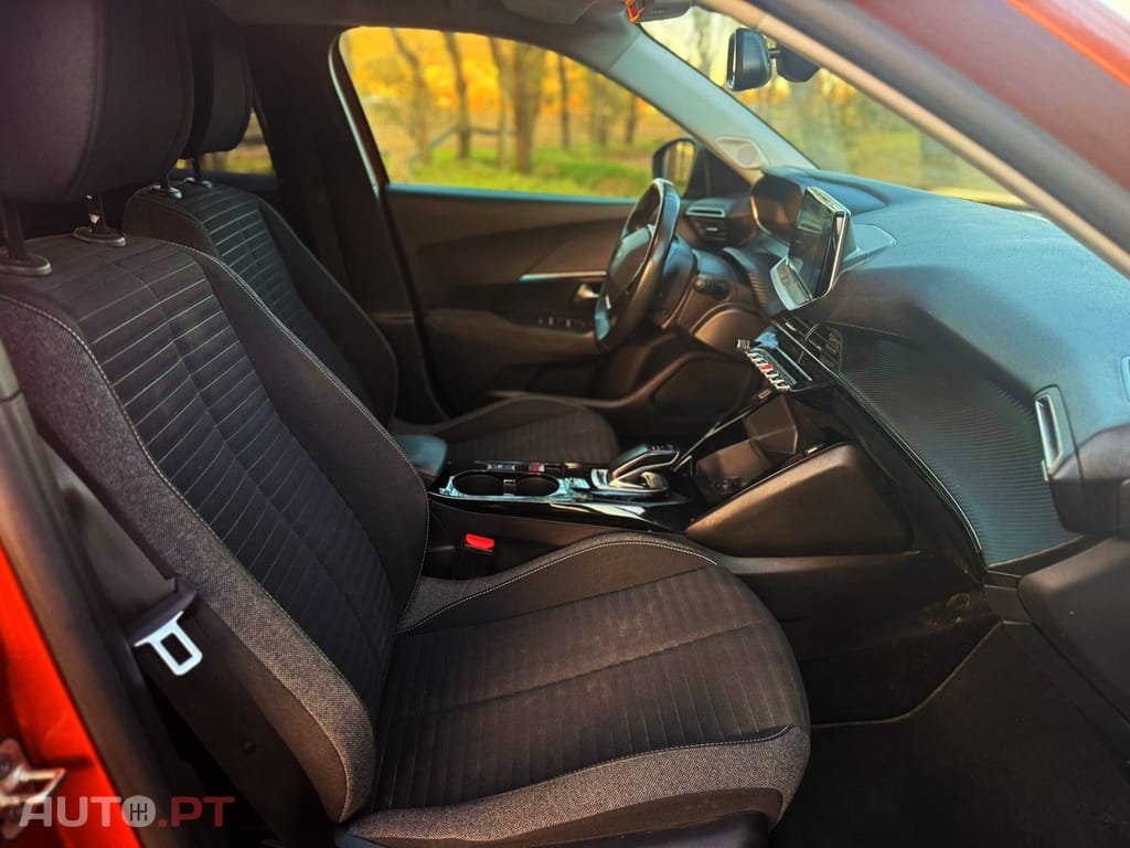 Peugeot E-2008 Style