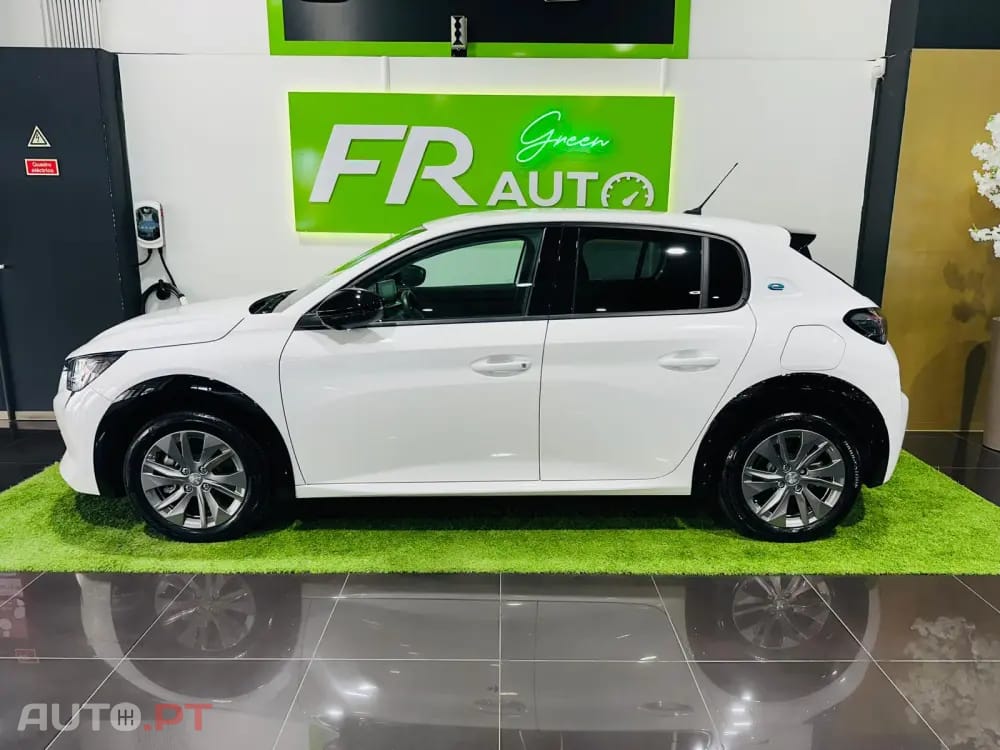 Peugeot E-208 50 kWh Style