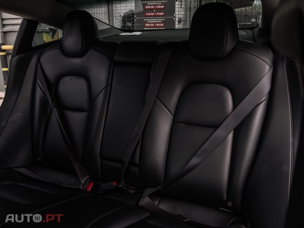 Tesla Model 3 Standard Range Plus RWD