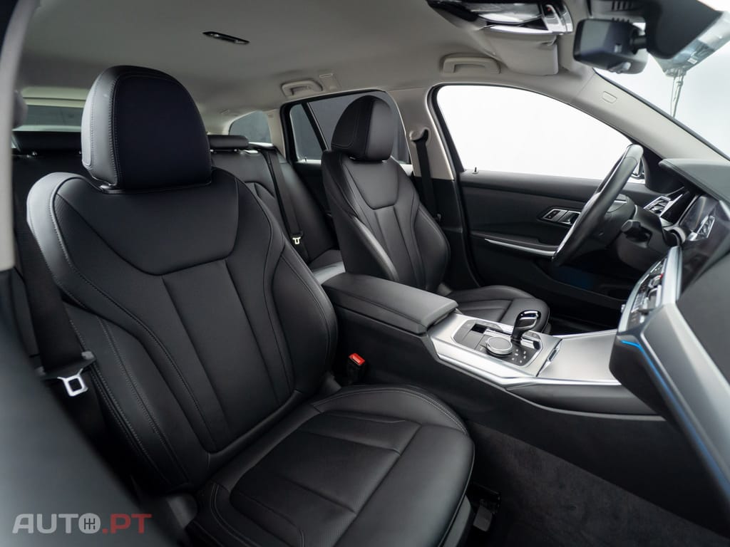 BMW 330 e Line Luxury Auto