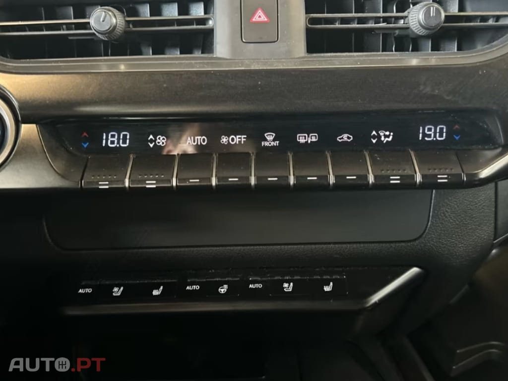 Lexus UX Premium I.V.A DEDUTÍVEL 