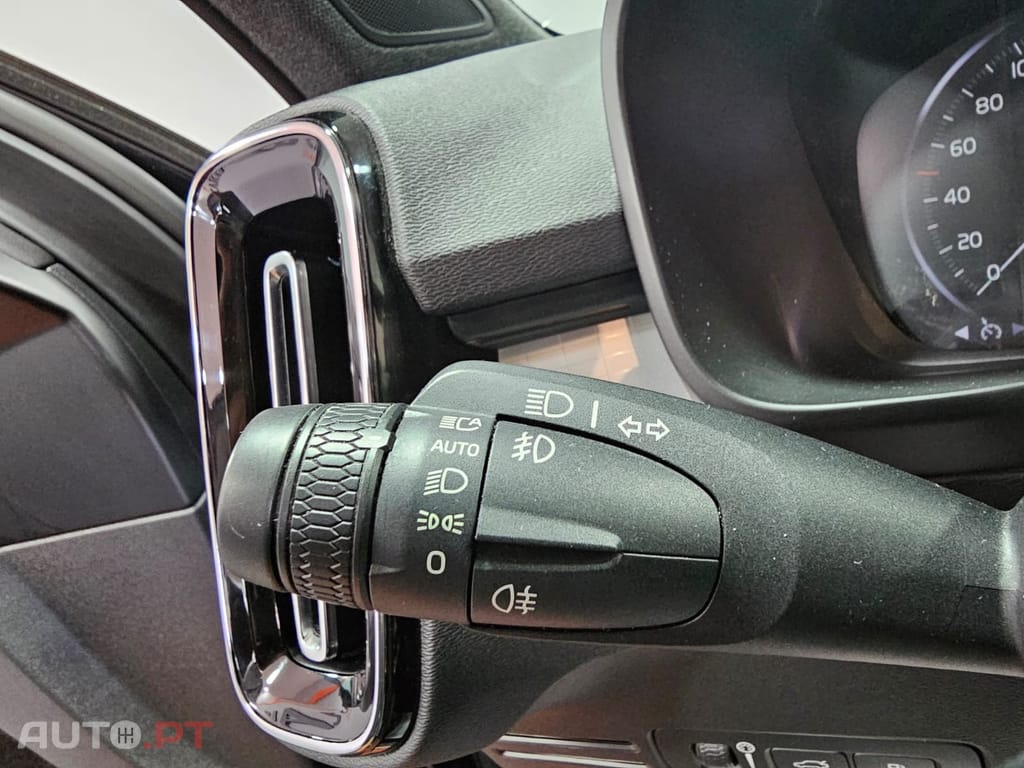 Volvo XC40 1.5 T5 PHEV Momentum Plus