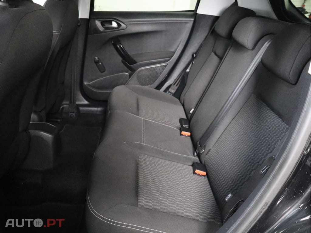 Peugeot 208  1.2 PureTech Style 