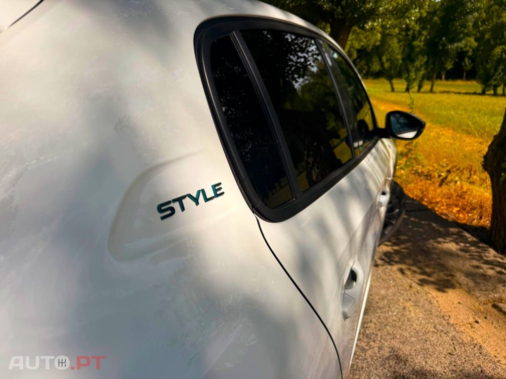 Peugeot E-208 50 kWh Style