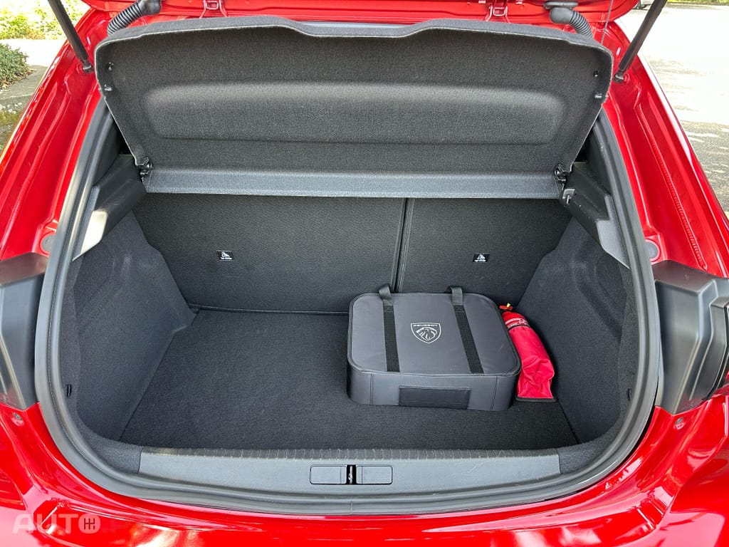 Peugeot E-208 50 kWh GT Pack