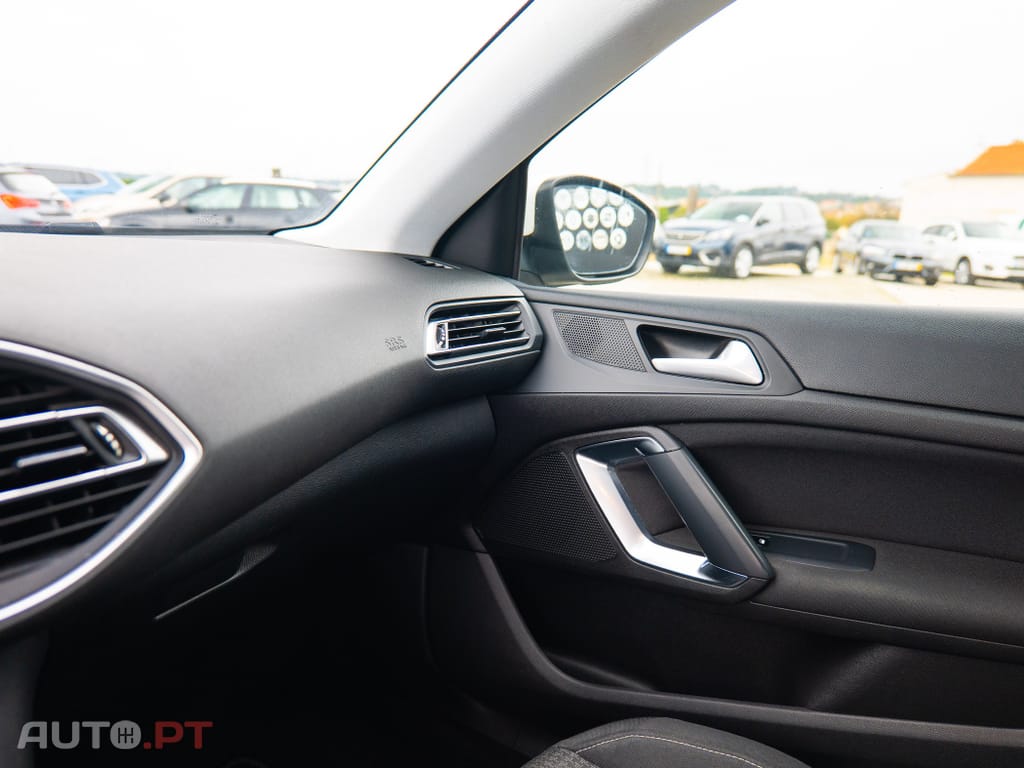 Peugeot 308 1.5 BlueHDi Business Line