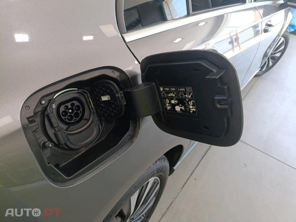 Mercedes-Benz A 250 e Style Plus