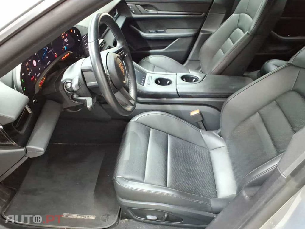 Porsche Taycan 4 