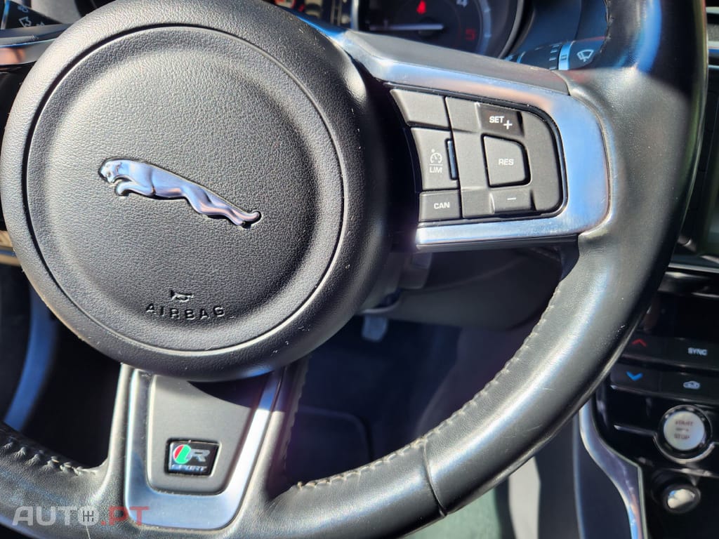 Jaguar XE 2.0 D R-Sport