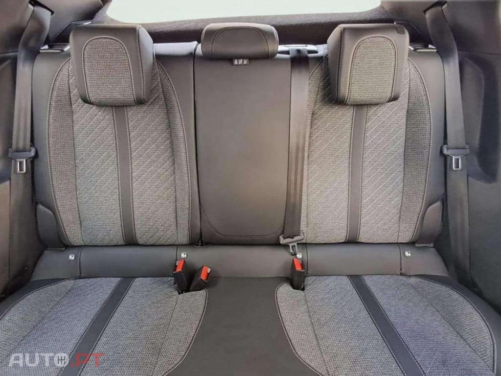 Peugeot 2008 1.2 PureTech Allure EAT8