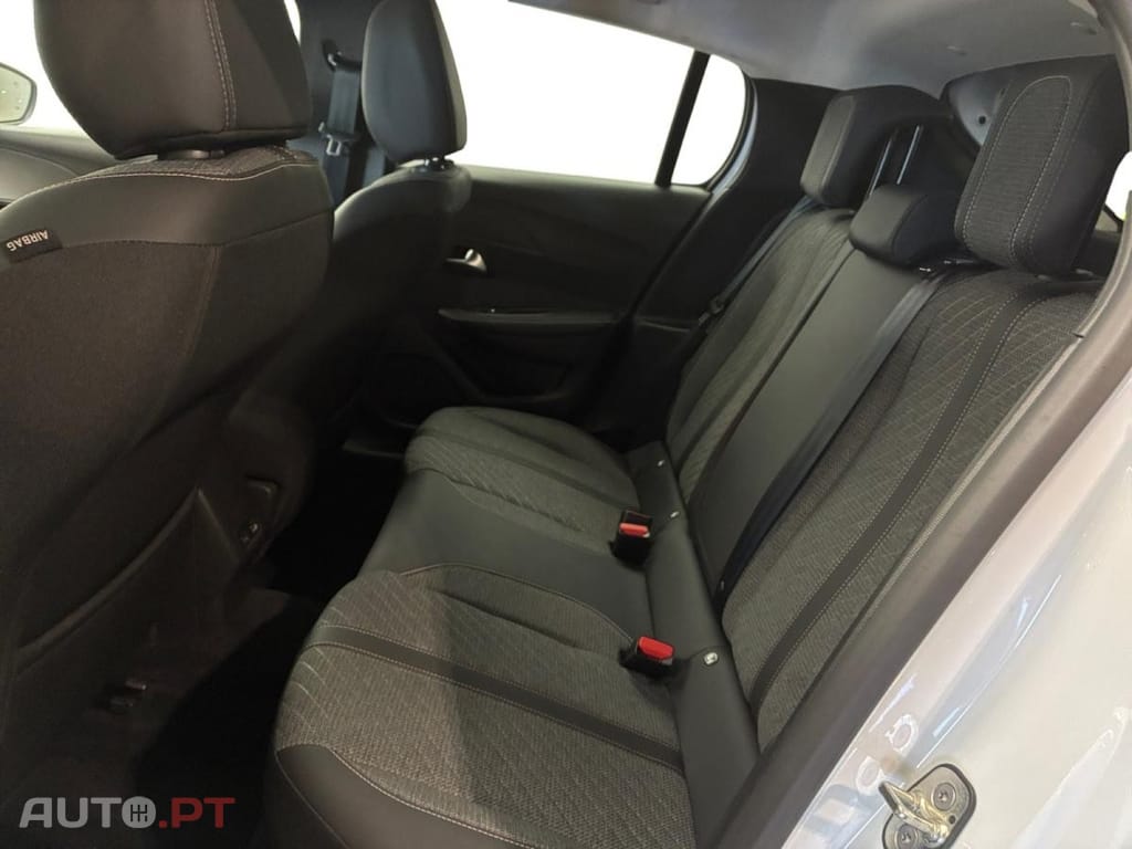 Peugeot 208 Hybrid Allure e-DCS6