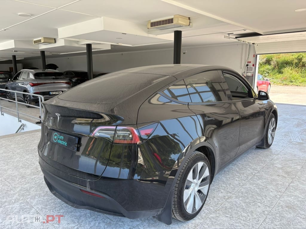 Tesla Model Y RWD
