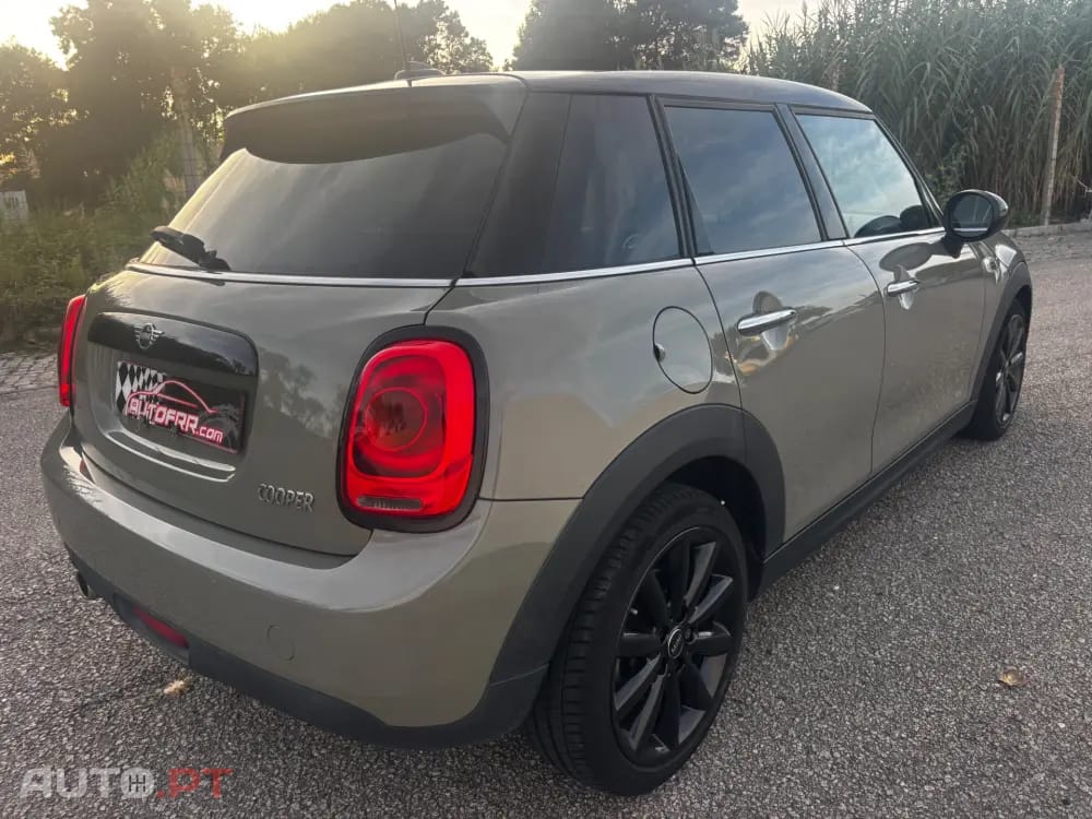 MINI Cooper Cooper Premium Yours Auto