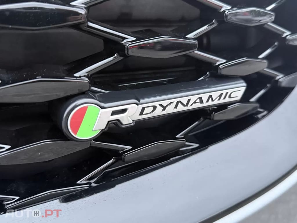 Jaguar E-Pace 1.5 P300e R-Dynamic SE AWD Aut. — fotografia 14