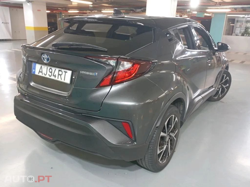 Toyota C-HR 1.8 Hybrid Square Collection