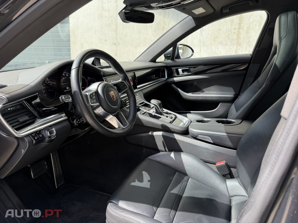 Porsche Panamera 4 E-Hybrid Platinum Edition