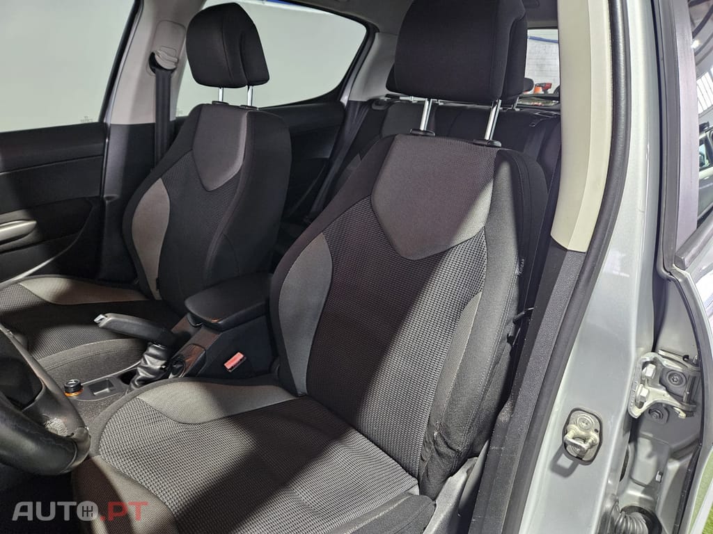 Peugeot 308 1.4 16V Executive (2007-2010)