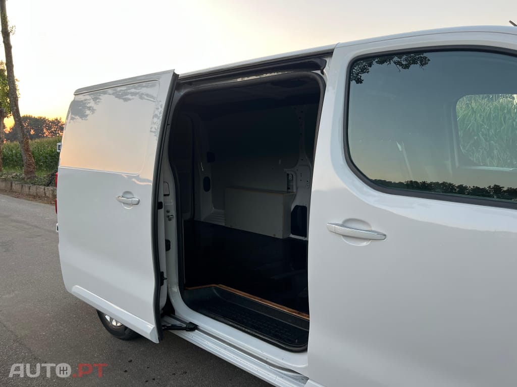 Toyota Proace Verso Long 50KWh Business