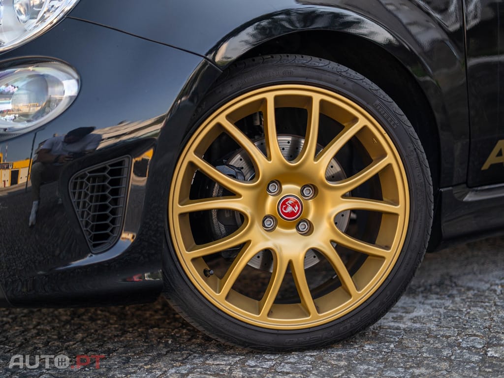Abarth 595C 1.4 T-Jet Scorpioneoro