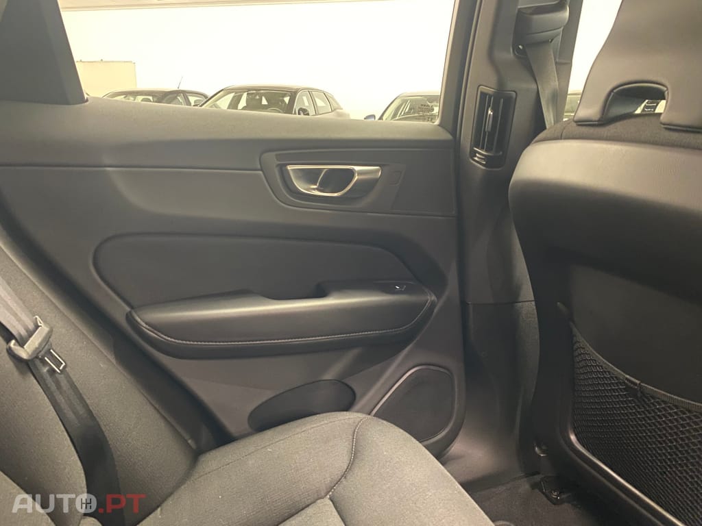 Volvo XC60 2.0 B4 R-Design Geartronic