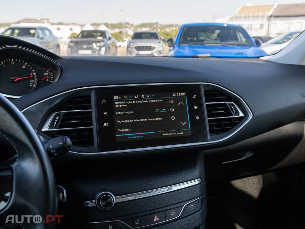 Peugeot 308 1.5 BlueHDi Business Line
