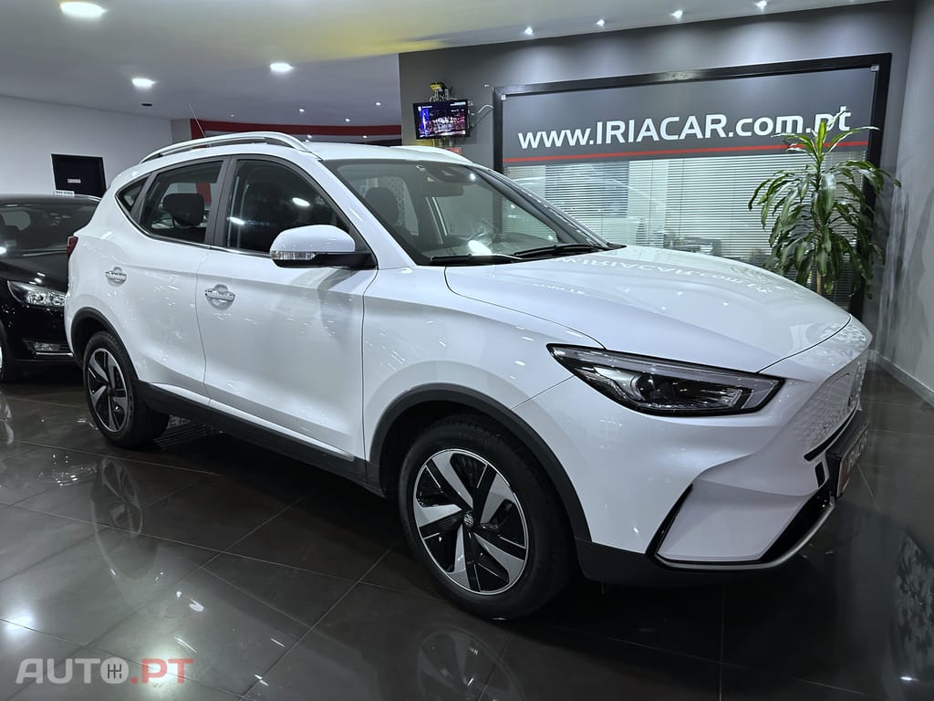 MG ZS Standard Luxury