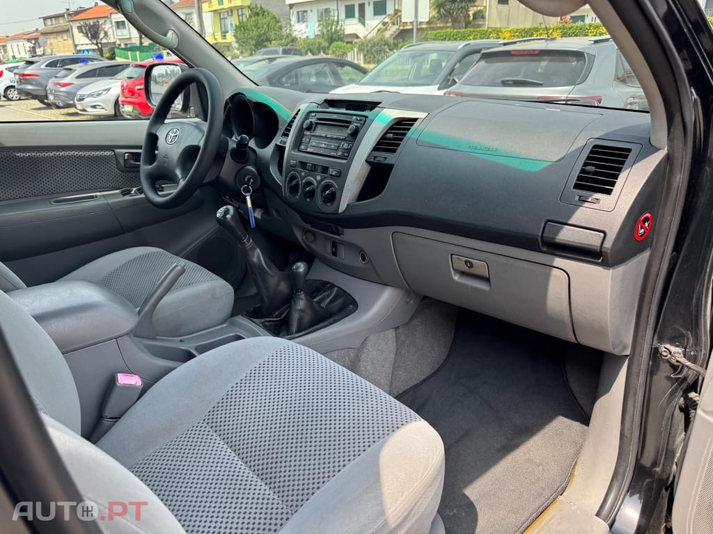 Toyota Hilux 2.5 D-4D CD Tracker