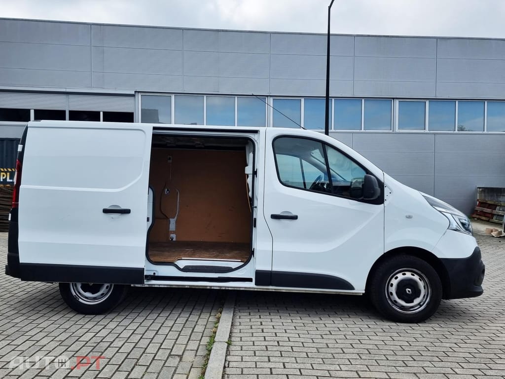 Renault Trafic 2.0 dCi L1H1 - IVA Dedutível