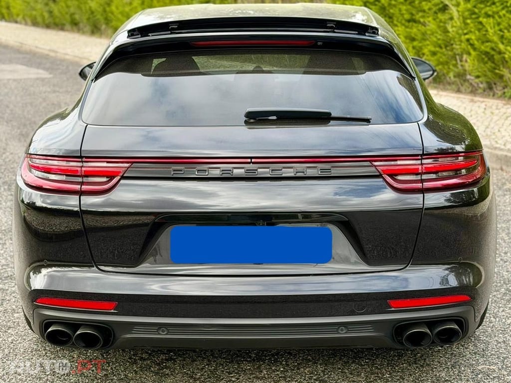 Porsche Panamera 4 E-Hybrid Platinum Edition