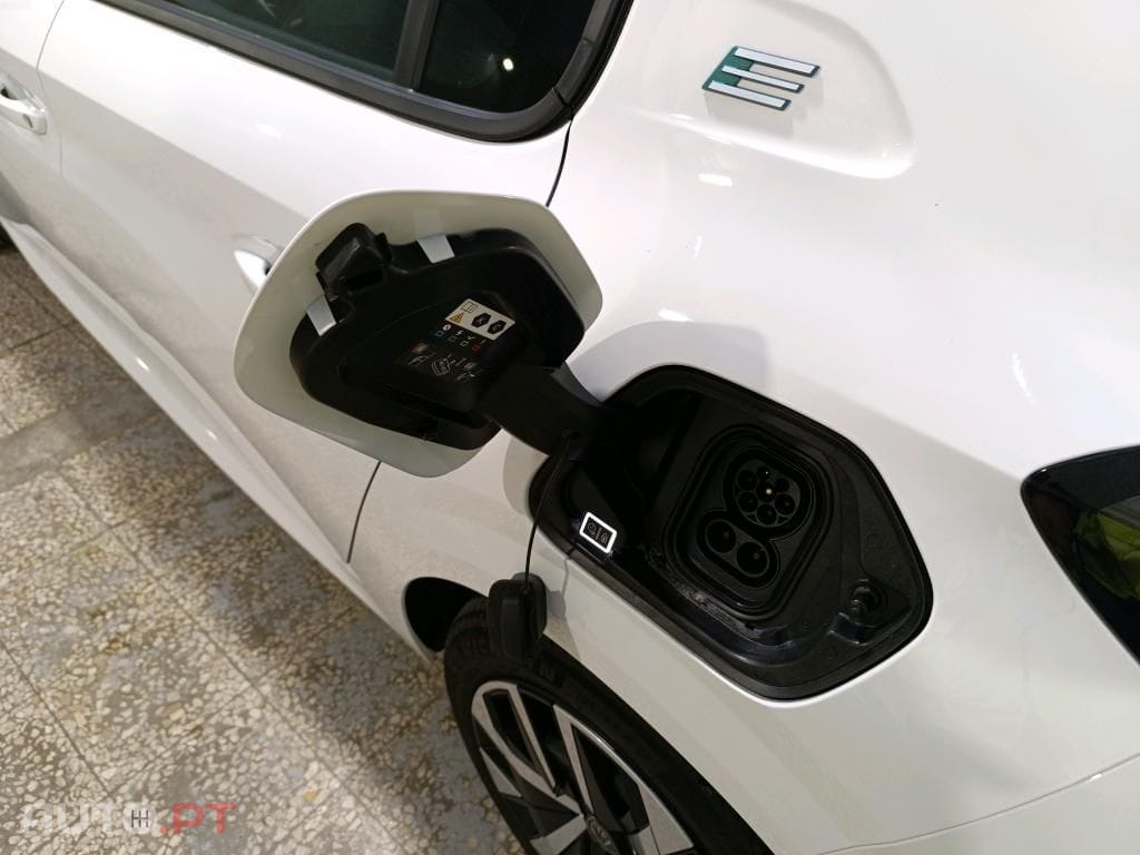 Peugeot E-208 50 kWh Active