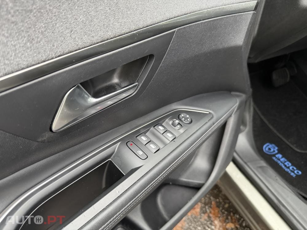 Peugeot 5008 1.5 BlueHDi Allure Pack EAT8