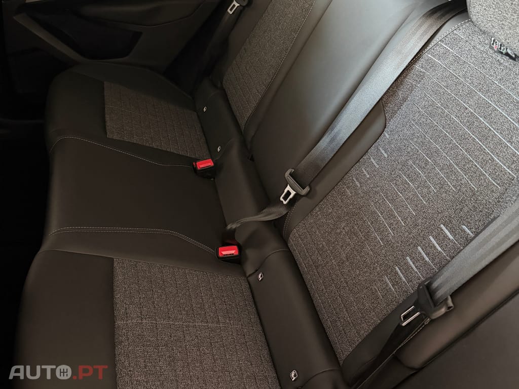 Peugeot 3008 1.2 Hybrid Allure e-DCS6