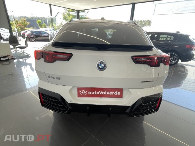 BMW iX2 eDrive20 Edição Desportiva M