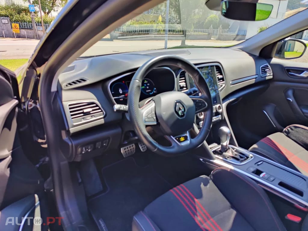 Renault Mégane Sport Tourer 1.6 E-Tech Plug-In Hybrid R.S. Line