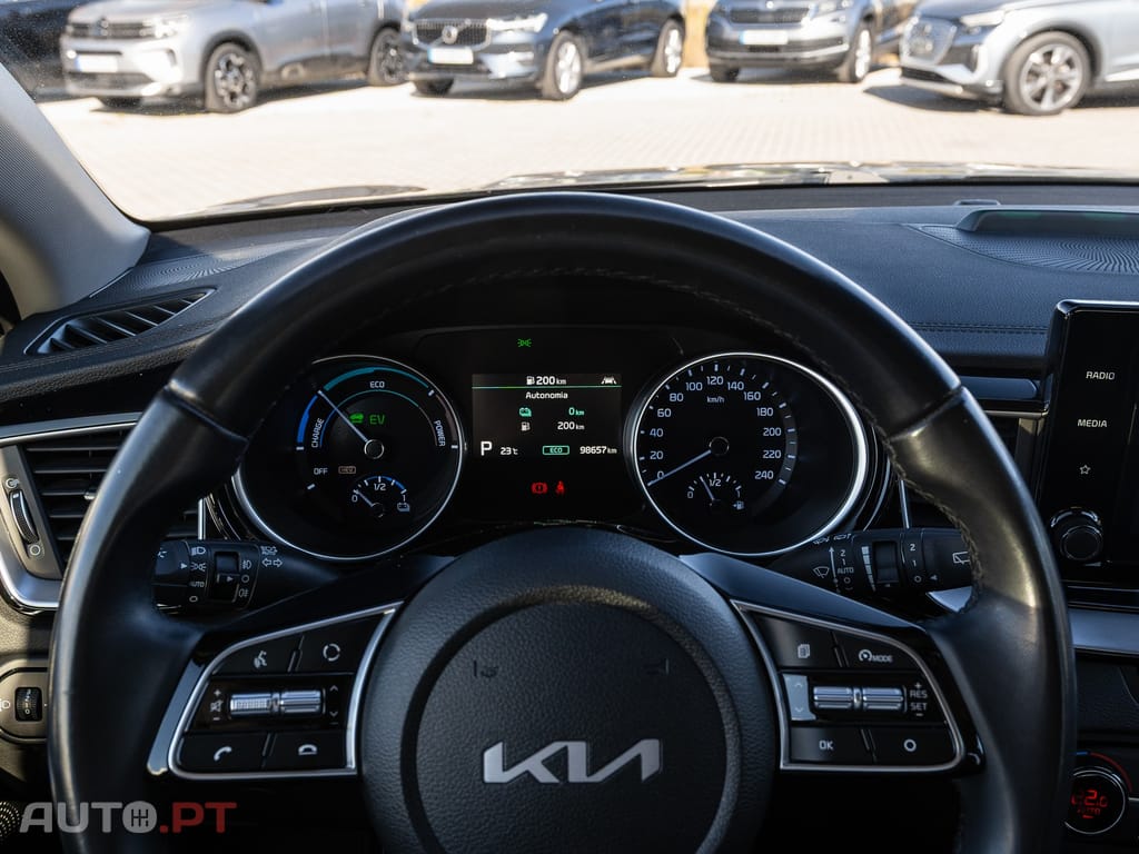 Kia XCeed 1.6 GDi PHEV Drive — fotografia 17