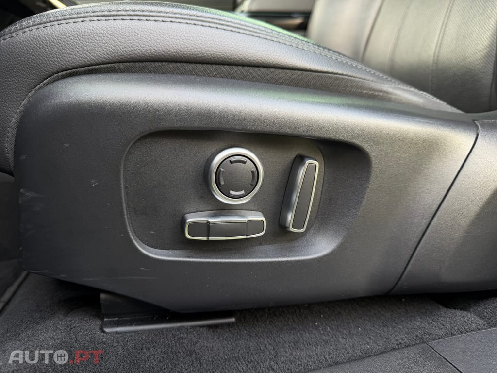 Land Rover Evoque 1.5 P300e AWD R-Dynamic S Auto