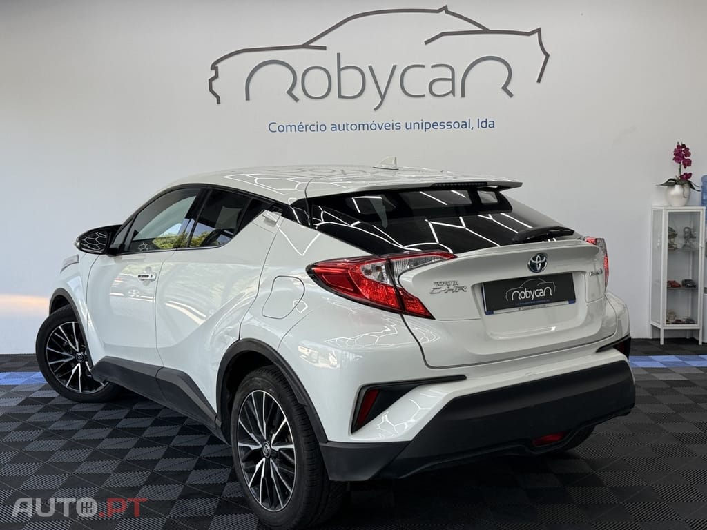 Toyota C-HR 1.8 Hybrid Square Collection