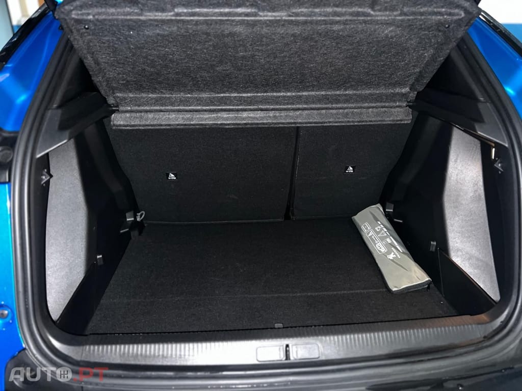 Peugeot E-2008 50 kWh Active Pack