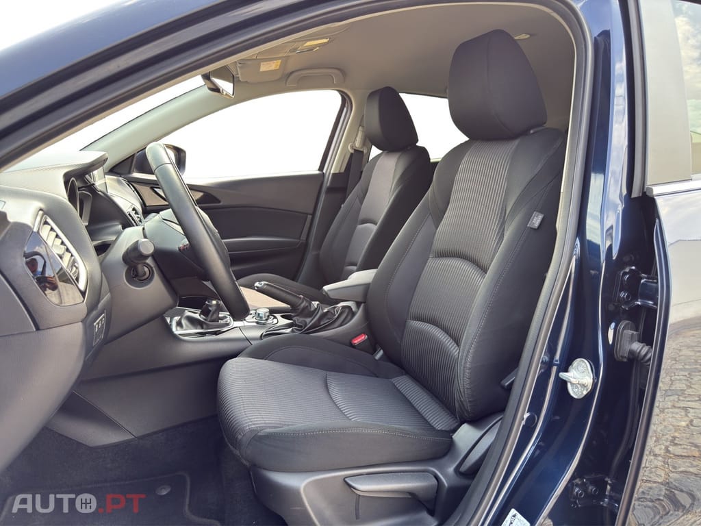 Mazda 3 1.5 Sky-G Evolve HS Navi