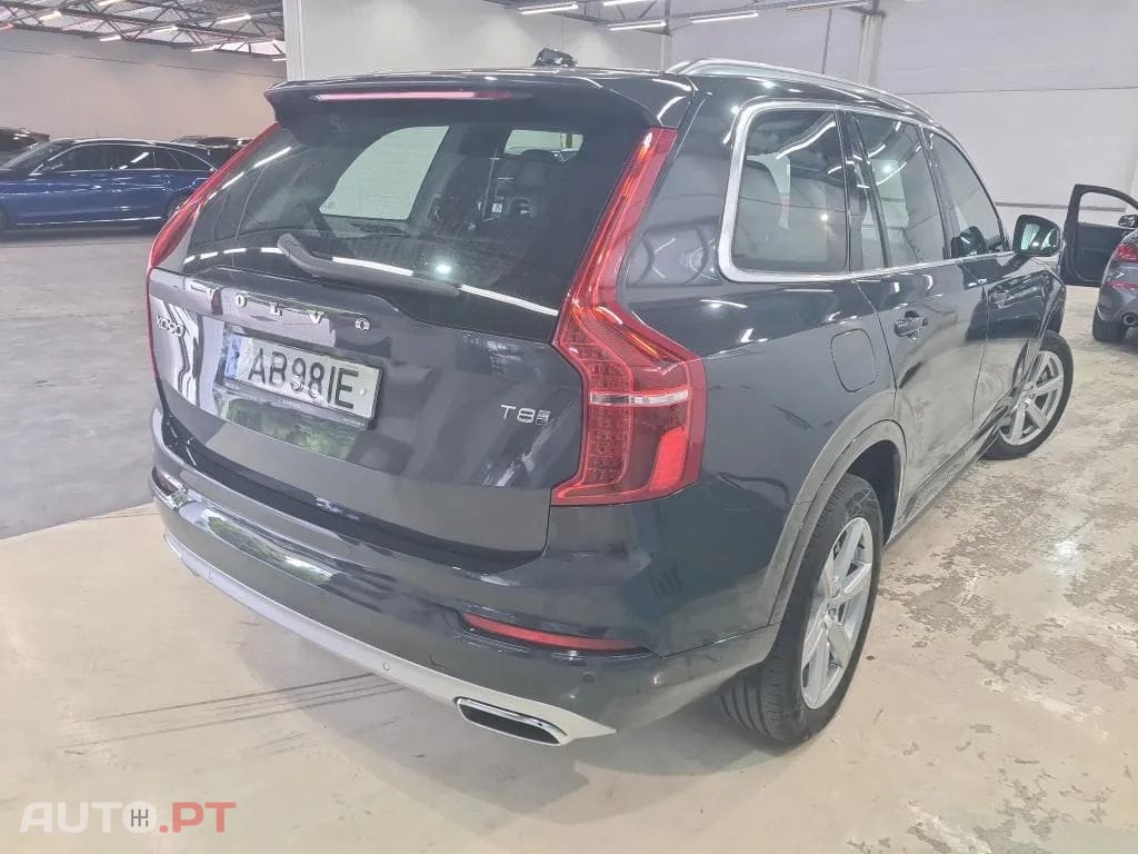 Volvo XC90 2.0 T8 PHEV Momentum Plus AWD
