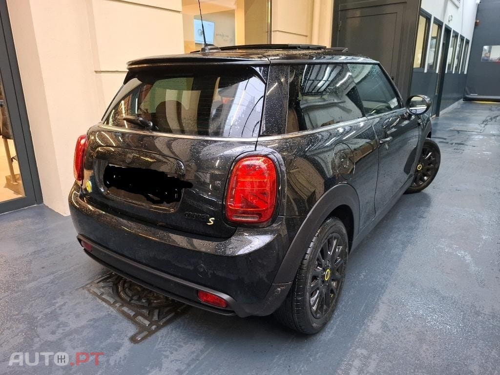 MINI Cooper Cooper SE Camden Edition