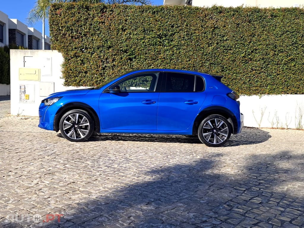 Peugeot 208 1.2 Puretech GT EAT8