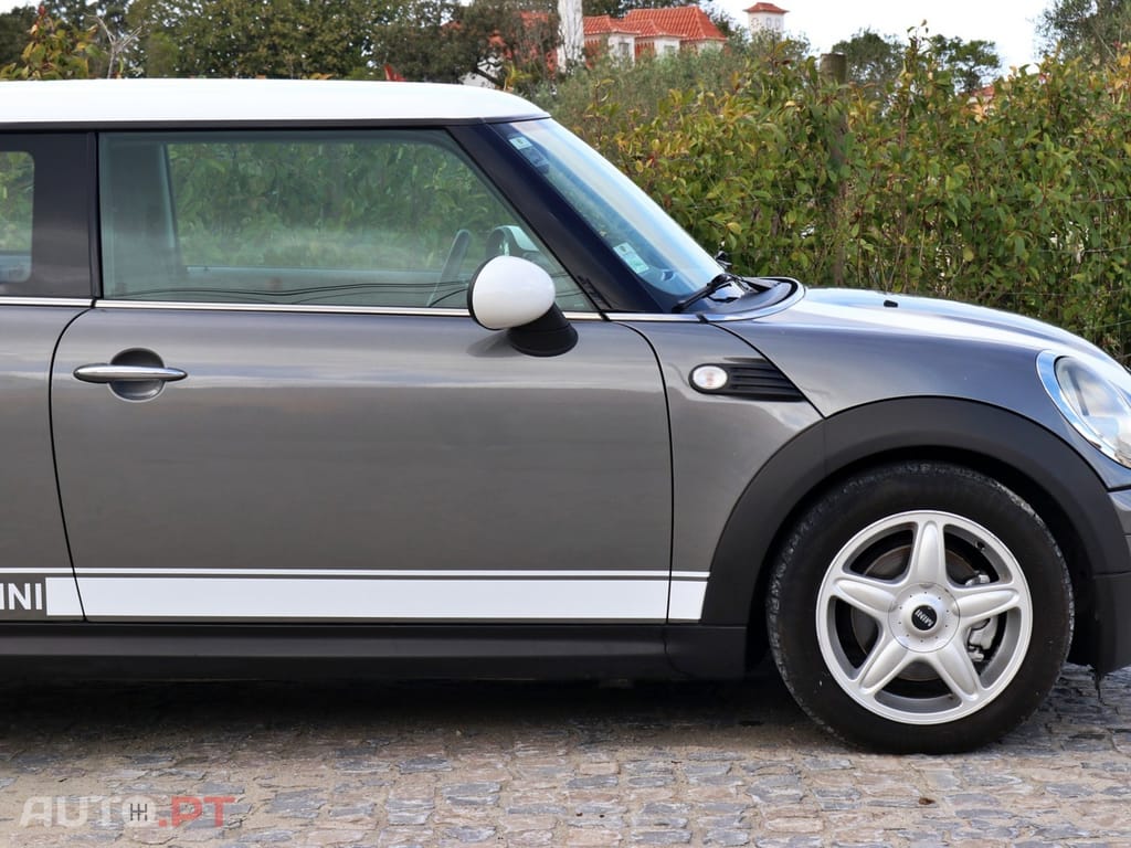 MINI Cooper Cooper D