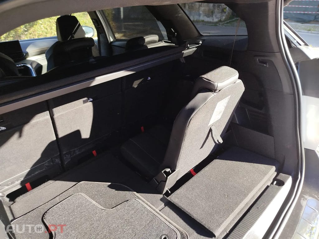 Peugeot 5008 GT HYBRID 136 CV