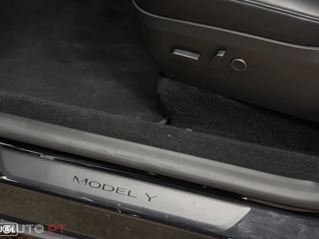 Tesla Model Y RWD
