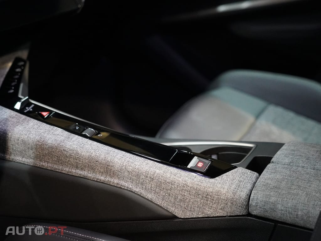 Peugeot 3008 1.2 Hybrid Allure e-DCS6