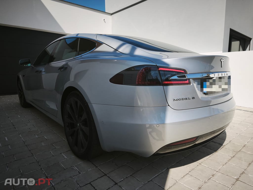 Tesla Model S 75D Dual Motor